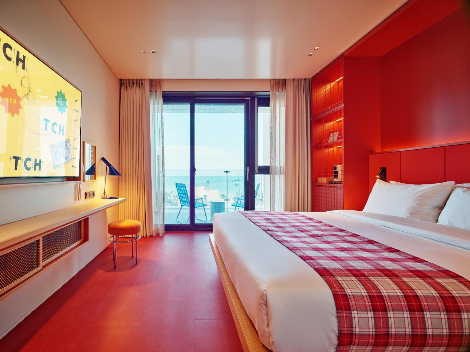 The Coolest Hotel Пусан Екстериор снимка